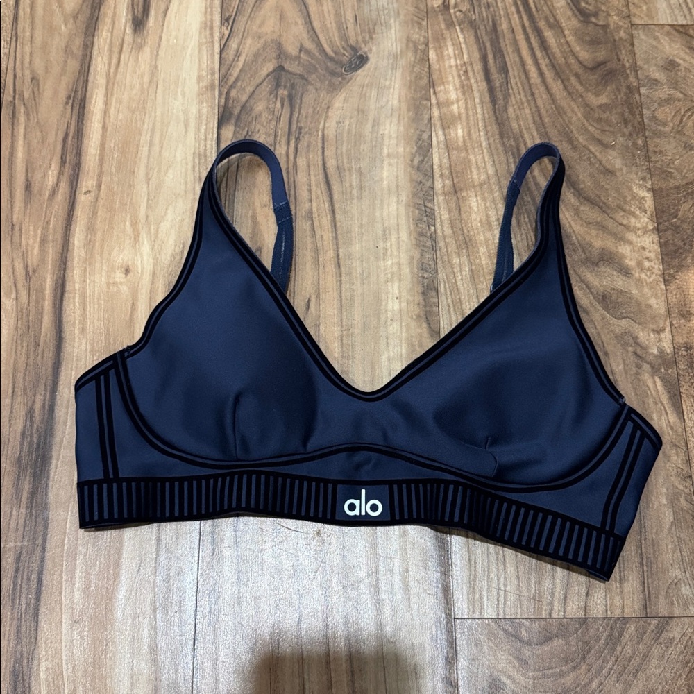 ALO Yoga Black Sports Bra - Picture 3 of 4